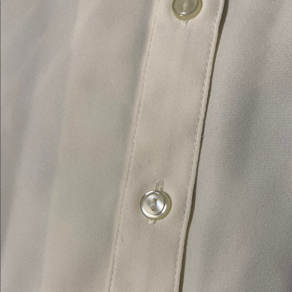 Sleeveless White Blouse - Picture 3 of 4